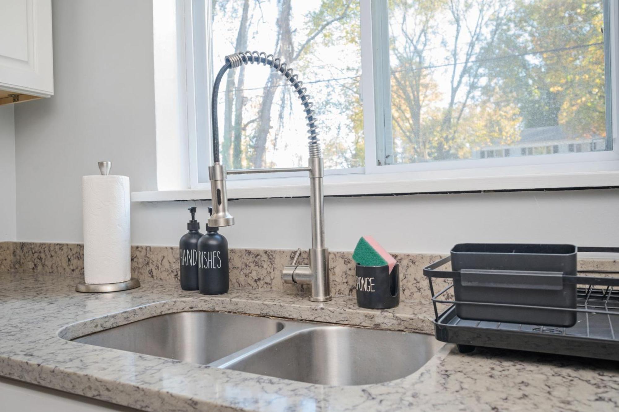 Quiet & Quaint Apartment, 5 Mins To Airport And 15 Mins To Downtown Atlanta Buitenkant foto