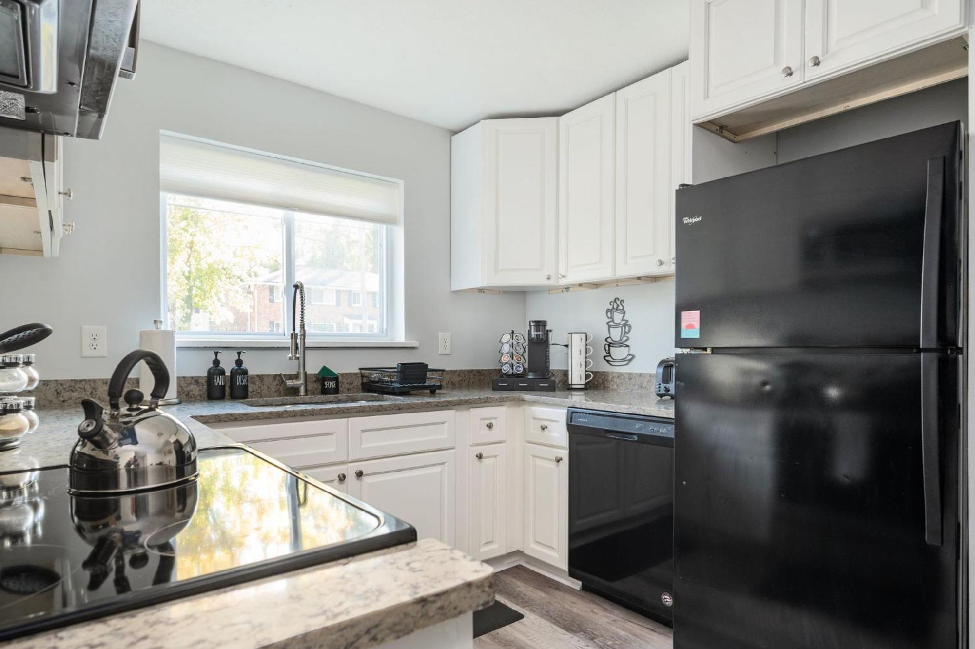 Quiet & Quaint Apartment, 5 Mins To Airport And 15 Mins To Downtown Atlanta Buitenkant foto