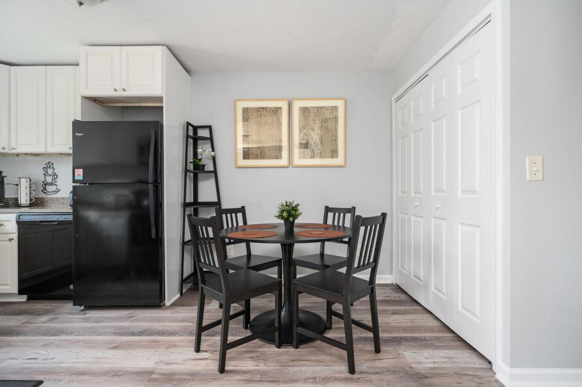 Quiet & Quaint Apartment, 5 Mins To Airport And 15 Mins To Downtown Atlanta Buitenkant foto