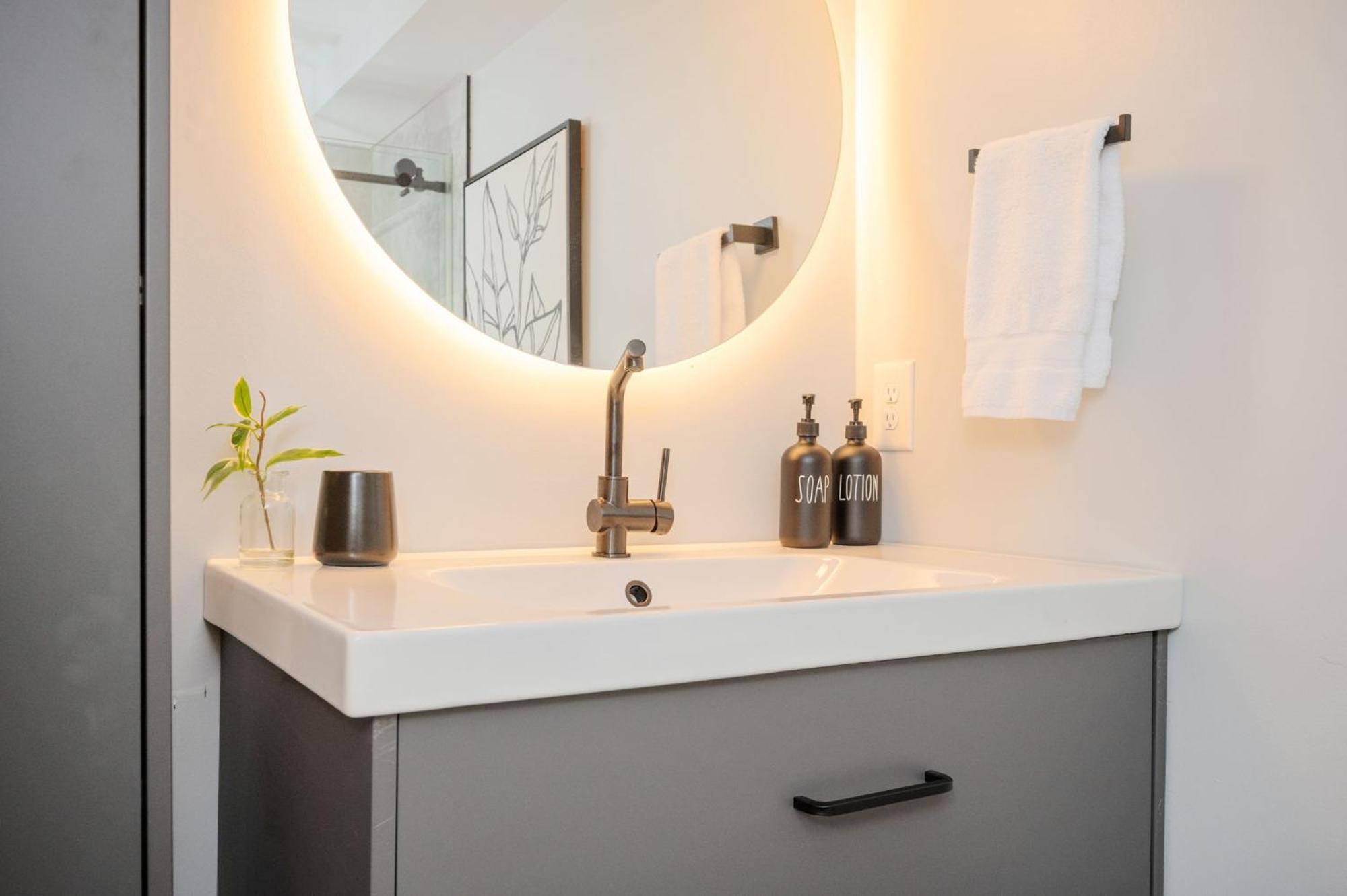 Quiet & Quaint Apartment, 5 Mins To Airport And 15 Mins To Downtown Atlanta Buitenkant foto